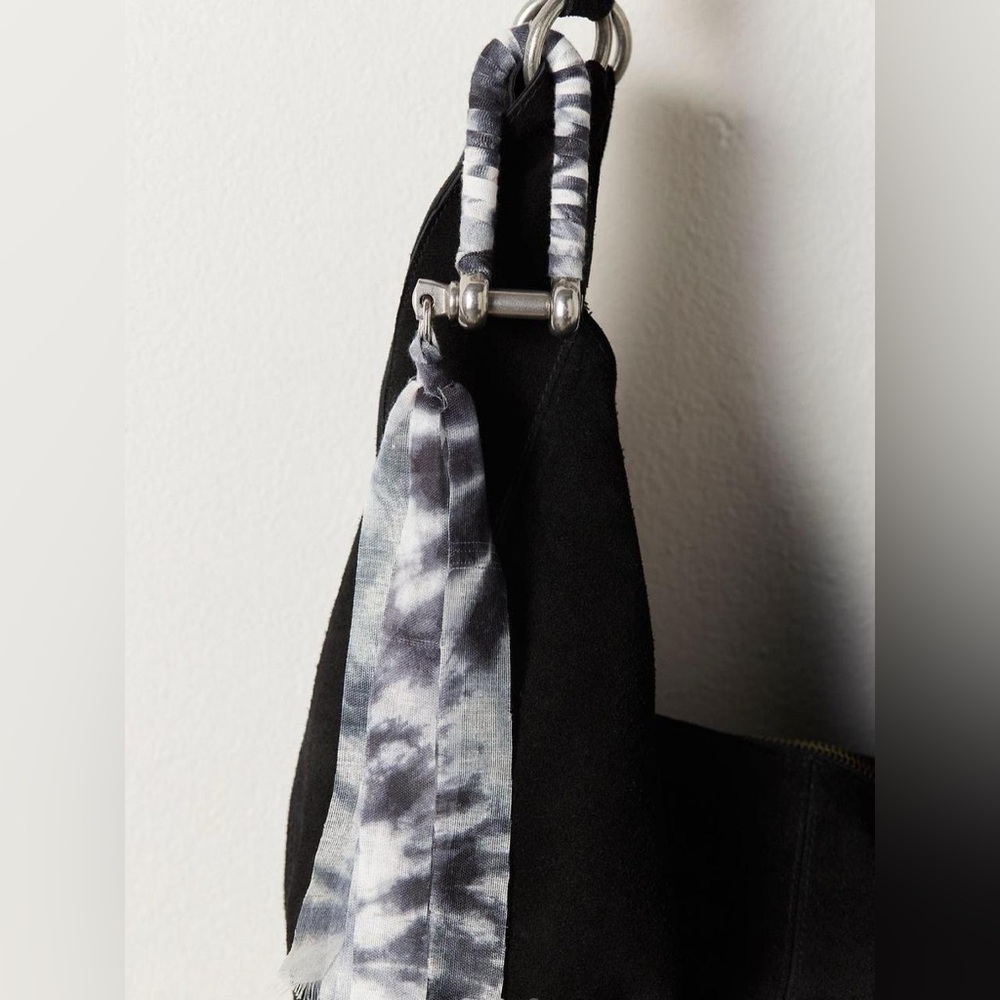 Free People Wrapped Carabiner Bag Charm - Black